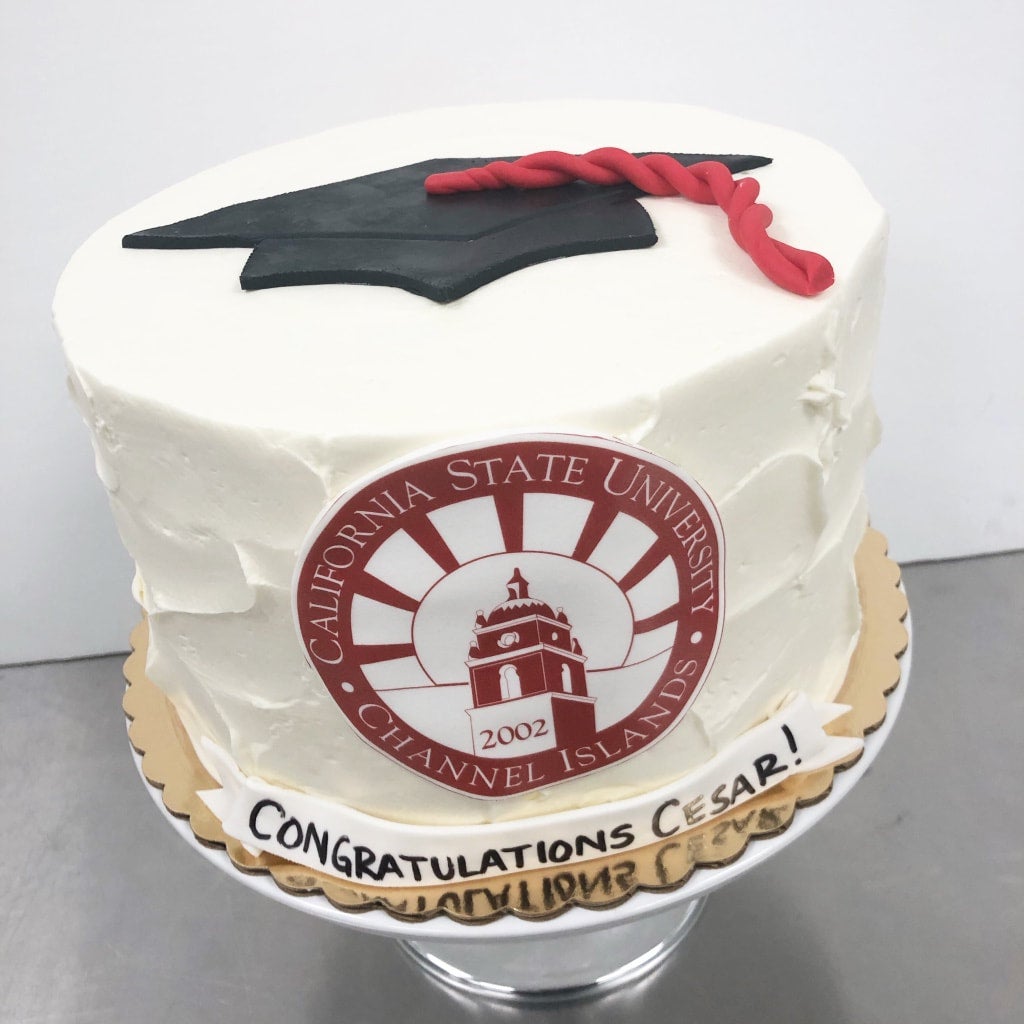 42 Awesome Messages to Write on a Graduation Cake